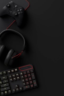 Oyun alanının üst görüntüsü ve fare, klavye, joystick, kulaklık, siyah masa arka planında VR kulaklık gibi teçhizatlar. Canlı yayın konsepti için aksesuarların 3D yorumlaması