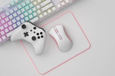 Oyun alanının üst görünümü ve fare, klavye, joystick gibi teçhizatlar