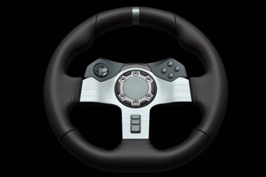 Siyah arka planda izole edilmiş gerçekçi deri direksiyon. Bulut oyun ve yarış ya da oyun alanı konsepti için 3 boyutlu yayın donanımı