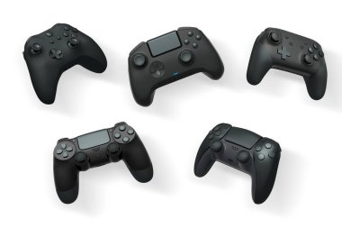 Havada uçan kablosuz oyun kontrolörleri kırpma yolu ile beyaz arka planda izole edilmiş, oyun teknolojisi konseptini sembolize ediyor.