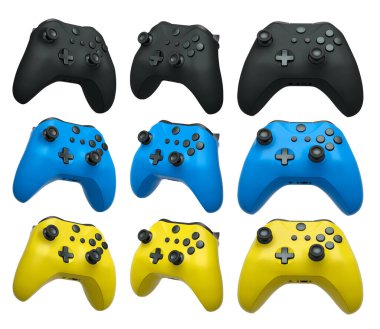 Oyun tutkunları için farklı renk ve tasarımlara sahip oyun denetleyicileri koleksiyonu kırpma yolu ile beyaz arkaplanda izole
