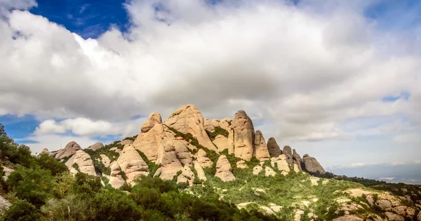 Montserrat dağlarda