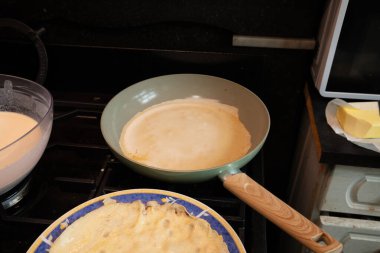 Klasik fırında krep.