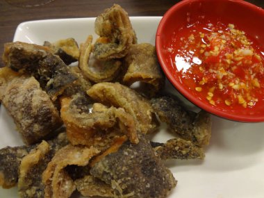 Çıtır somon derisi iştah açıcıdır..