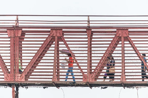 Slumu lidé nazývají Kamalapur železniční stanici — Stock fotografie