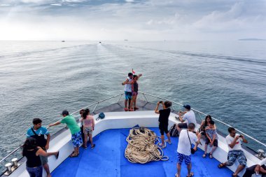 Phi Phi Island Körfez stok fotoğraf feribot botu