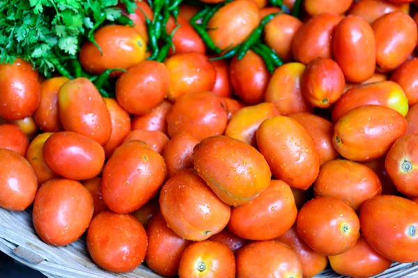 Tomato with water droplets stock photo — Stock Photo, Image