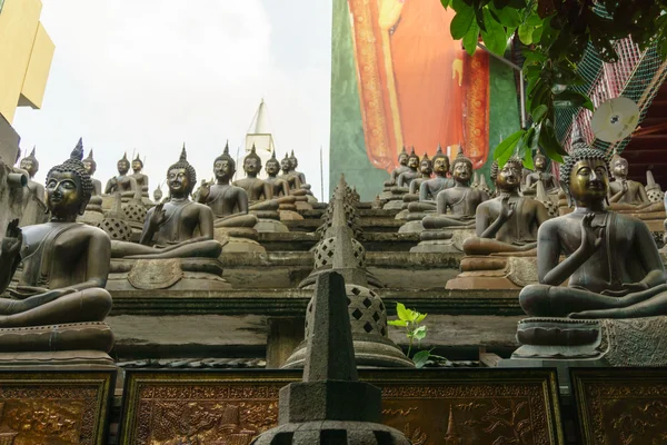 Templo budista de Gangarama, Sri Lanka stock foto — Foto de Stock