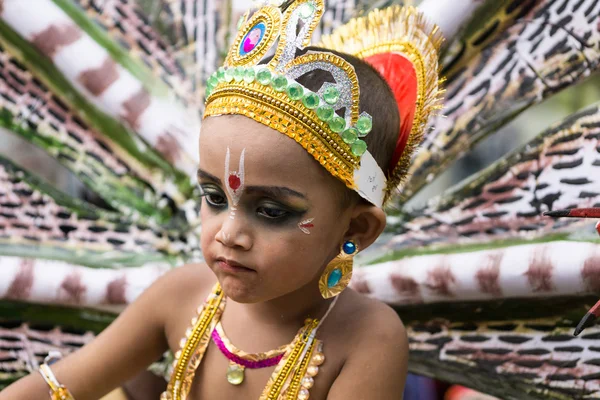 Barn utklädda till Herren Krishna stock bild — Stockfoto