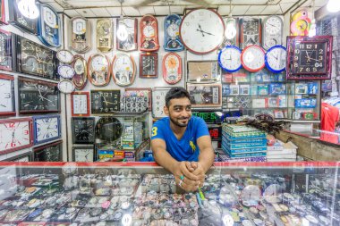 kimliği belirsiz bir satıcı 