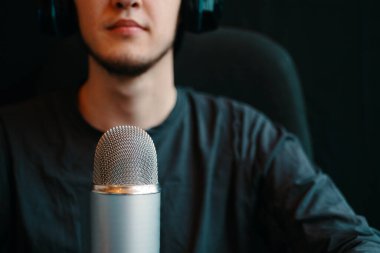 Profesyonel podcast stüdyosu.