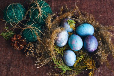 Yuvadaki paskalya yumurtaları