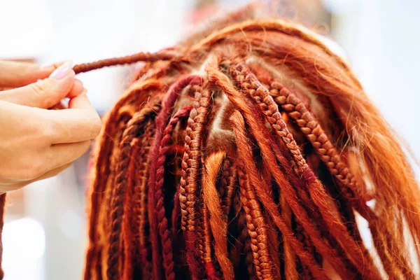 Close up of braiding process african plaits with colored kanekalon. — Stock Photo, Image