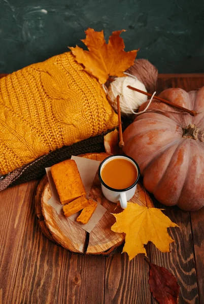 Flat lay of the autumn composition for postcards. — Stock Photo, Image