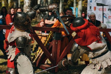 Zırhlı şövalyeler savaşı. Savaşlar için arena.