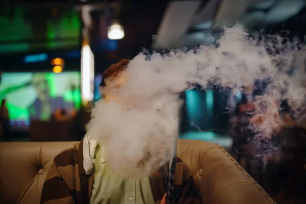 Man in restaurant smoking hookah. — Stock Photo, Image