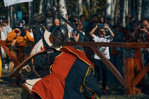 Imitação de torneios de jousting. Combate a espadas. — Fotografia de Stock