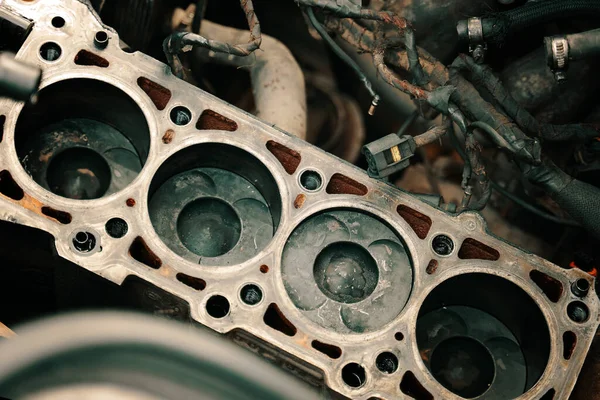 Motor bloğu aracının Pistons ve silindir başı