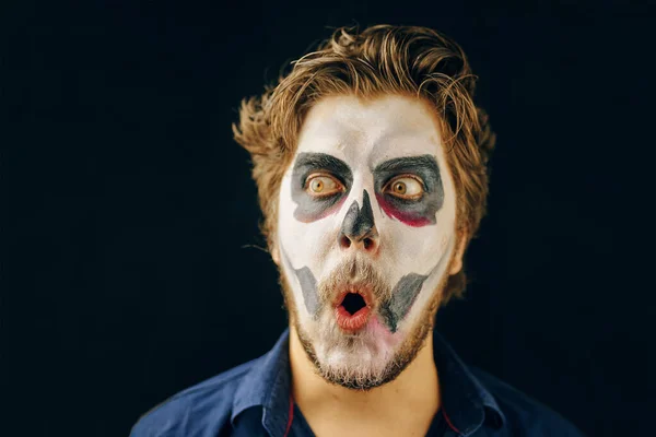 Homem mascarado do dia da morte no Halloween — Fotografia de Stock