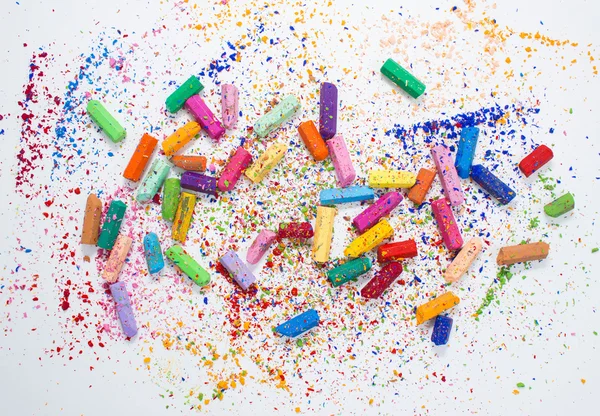 Crayons para desenhar em um fundo branco . — Fotografia de Stock