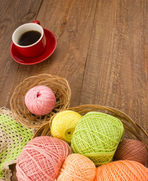 Boules de fil coloré pour crochet . — Photo
