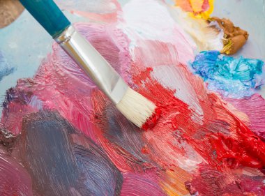 Fırça ve boya renkleri. 