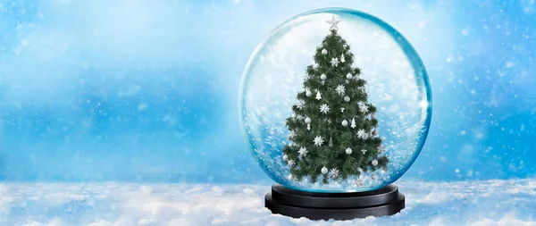 Noel şenliği geçmişi. Kış karlı, parlak arka plan. Noel ağacı olan cam kar küresi. Yeni yılın kutlu olsun. Boşluğu kopyala