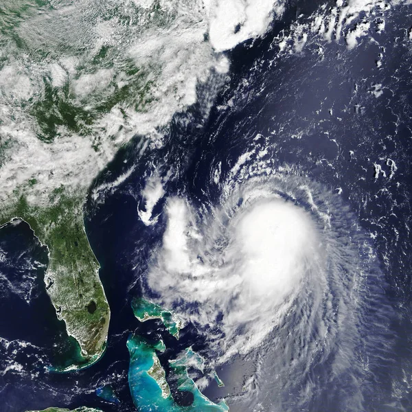 Henri Kasırgası ABD kıyılarına yaklaşıyor. Tayfun 'un gözü. Şiddetli tropik fırtına. Uydu görüntüsü NASA tarafından desteklenen bu resmin bazı unsurları