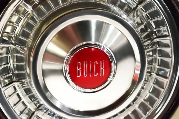 Logo Buick Sul Copriruota Vicino Auto Epoca Lusso Buick Sulla — Foto Stock