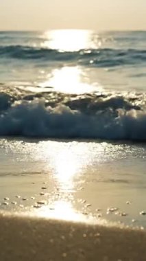 Kibar Okyanus Dalgaları Kıyıya Vuruyor 4K Sinema Döngüsü Videosu