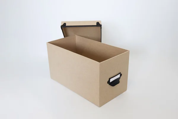 Una scatola di cartone aperta in bianco — Foto Stock
