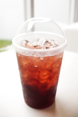 taze buz çay saman ile plastik cam