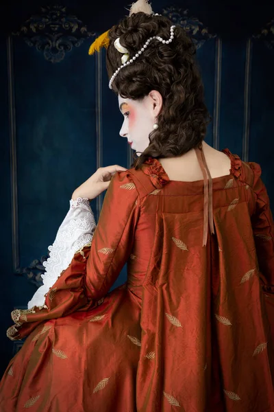 18Th Century Woman Wearing Robe Francaise Shown Back View — Stock Photo, Image