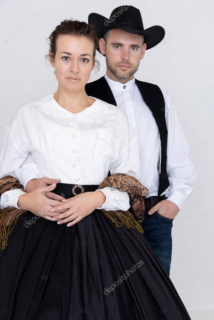A romantic pioneer settler couple standing and walking together 