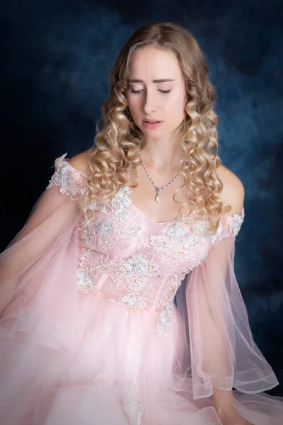 Beautiful Blonde Woman Pink Princess Style Gown Long Train — Stock Photo, Image