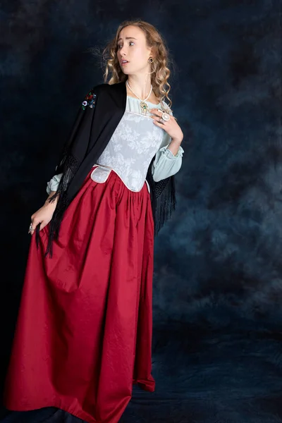 Eine Renaissance Frau Brokatkorsett Und Rotem Rock — Stockfoto