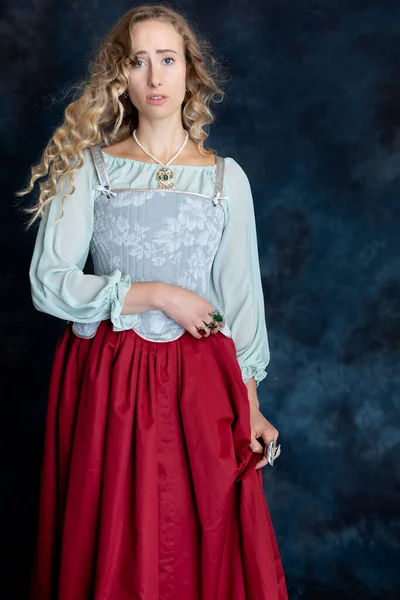 Renaissance Woman Brocade Corset Red Skirt — Stock Photo, Image