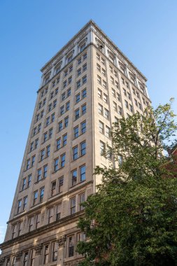 Şehirde eski bir bina..