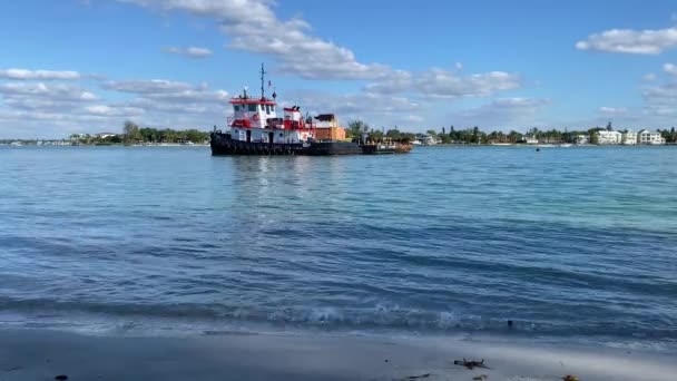 Sarasota Floride Décembre 2020 Remorqueur Assis Dans Eau Bleue Claire — Video