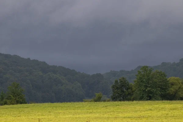 Sky Black Ominous Storm Clouds Green Field Grass — Stock Photo, Image