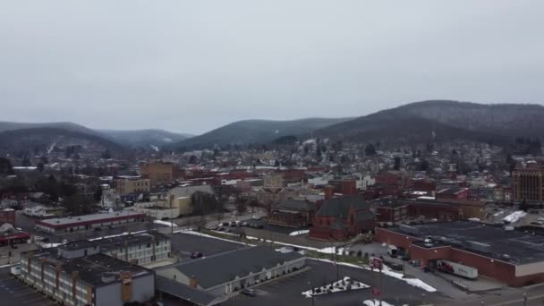 Une Belle Vue Aérienne Panoramique Bradford Pennsylvanie Par Une Journée — Video