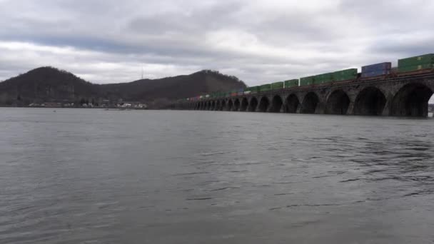 Tren Que Cruza Puente Piedra Sobre Río Susquehanna Cerca Harrisburg — Vídeos de Stock