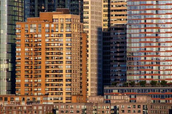 Vue Rapprochée Des Bâtiments Une Ville Coucher Soleil — Photo