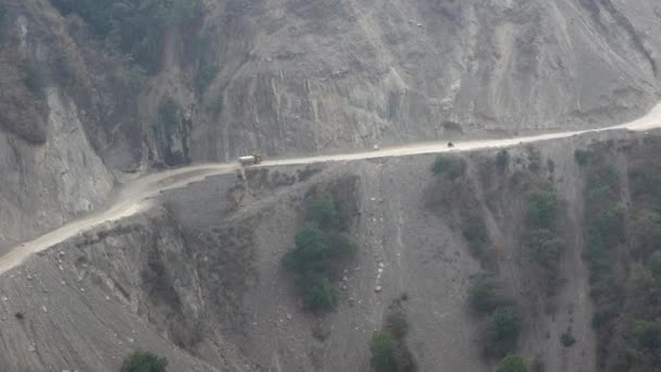 Een Gevaarlijke Onverharde Weg Bergen Van Nepal Gezien Vanuit Een — Stockvideo