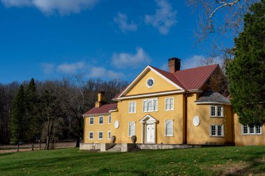 Honeybrook, Pensilvanya - 2 Aralık 2020: Chester County 'de bulutların altındaki Hibernia konağı.