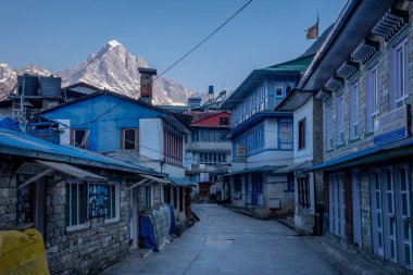Lukla, Nepal - 7 Mart 2021 Himalaya Dağları 'ndaki küçük turist kasabası Lukla.