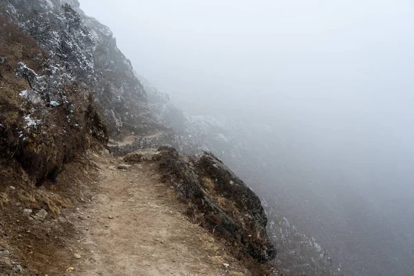 Ein Nebliger Bergpfad Himalaya Gebirge — Stockfoto