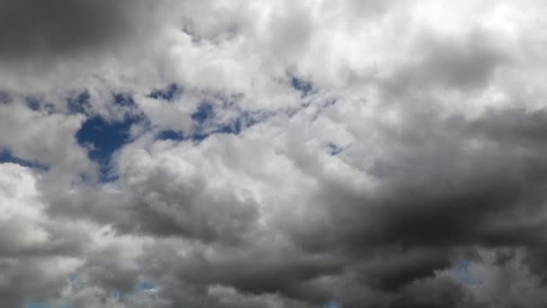 Stormy Looking Clouds Passing Overhead — Video Stock