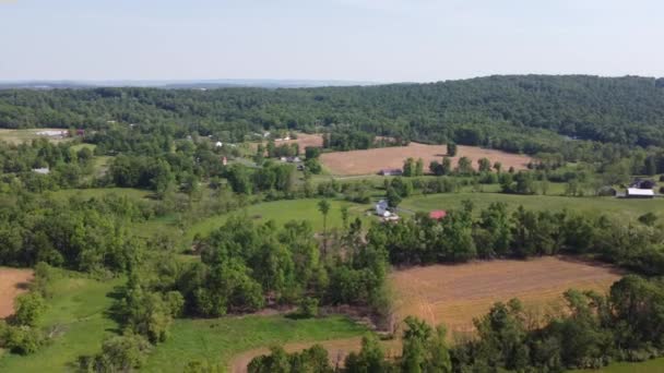 Vliegen Het Beboste Platteland Van Staat Pennsylvania — Stockvideo