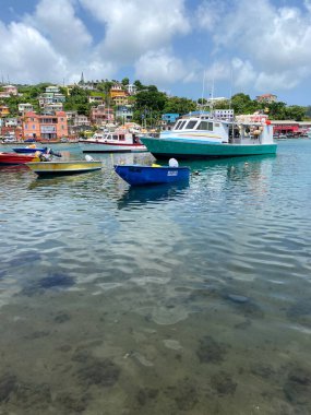 Aziz Georges, Grenada - 17 Haziran 2021: St Georges, Grenada körfezindeki tekneler.